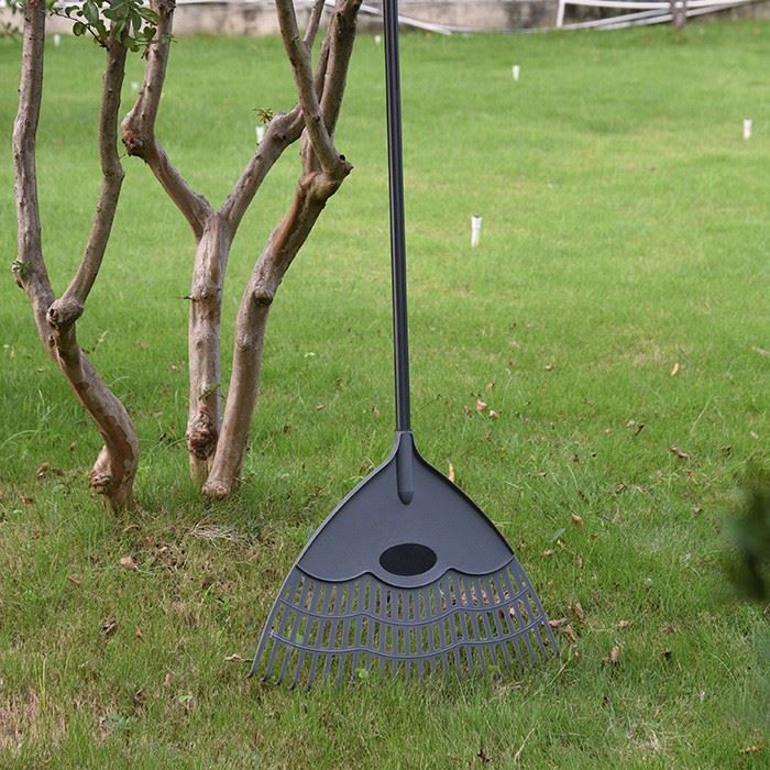 Ergonomic Leaf Rake