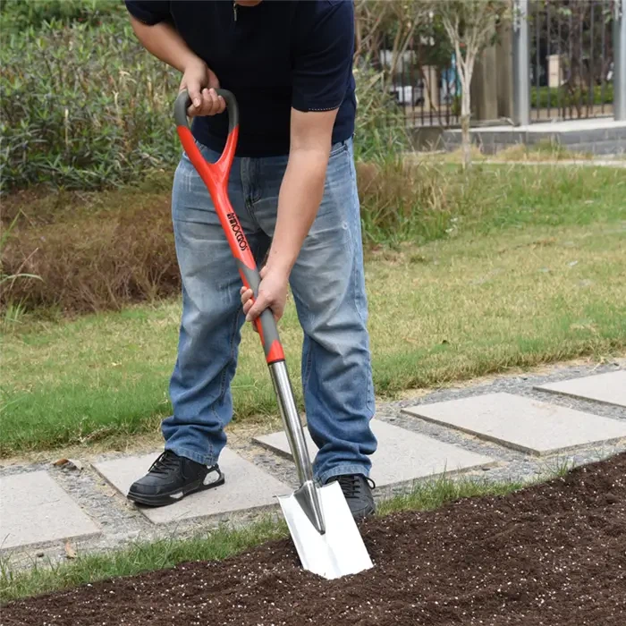 Rustfritt vs. karbon: Velge hageverktøy